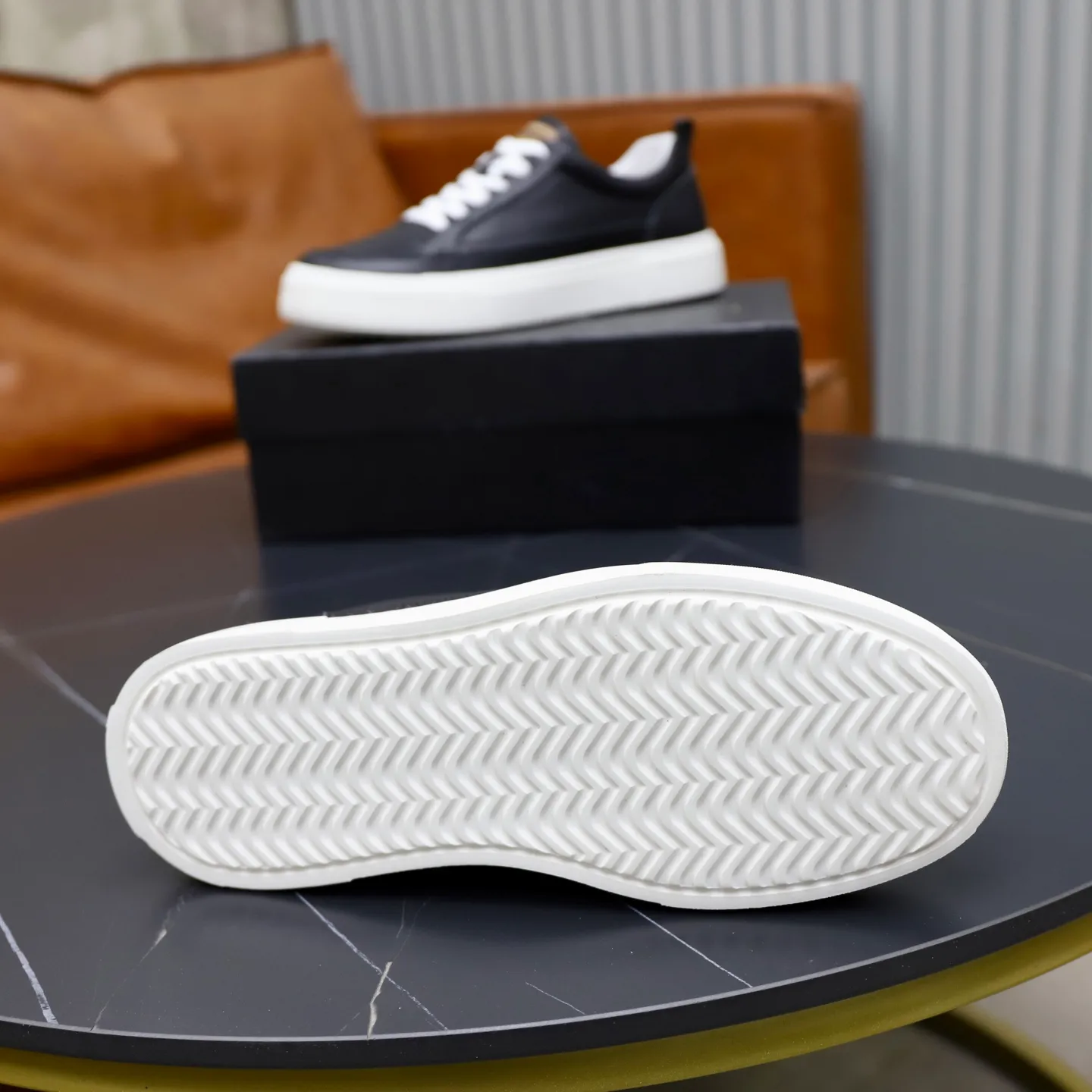 Ex-factory price: 442💰🙅‍♂️🙅‍♂️🙅‍♂️ Brand: PRADA Standard code: 38–44 (45 can be customized) Grade: Same as the official website Material: Original cowhide fabric Comfortable pigskin lining Lightweight wear-resistant outsole Style category: Men's fashionable casual shoes and boots Running sports shoes Distinguished luxury brand elements Top luxury Color: actual picture color